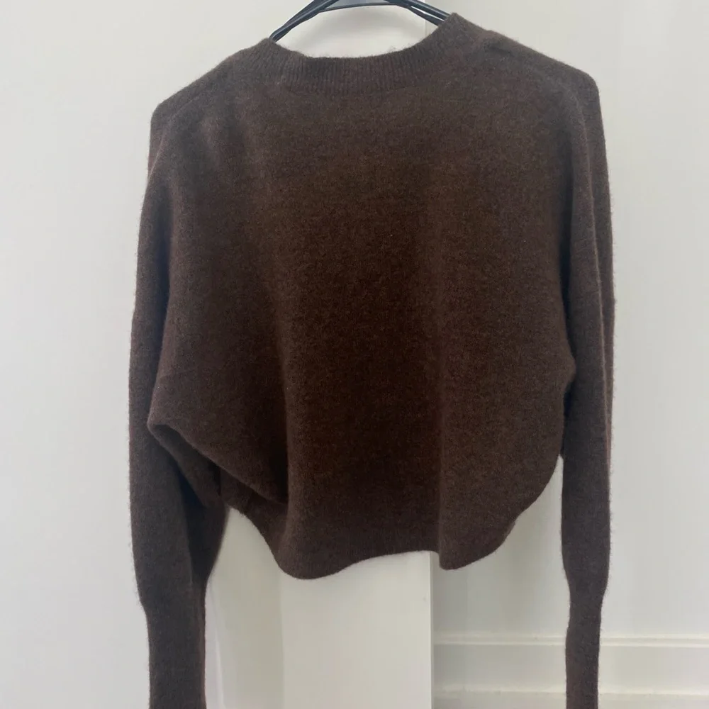 Aritzia Wool cropped Cardigan - Picture 2 of 5